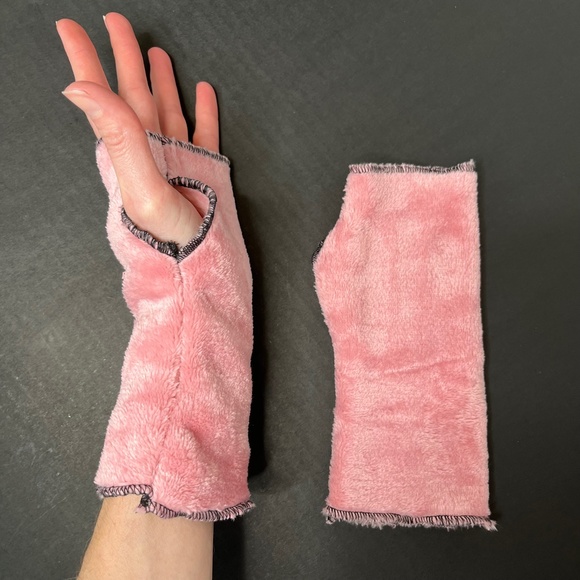Pink Fleece Fingerless Gloves Winter Fuzzy Hand Warmers Warm Arm Sleeves - Picture 4 of 5